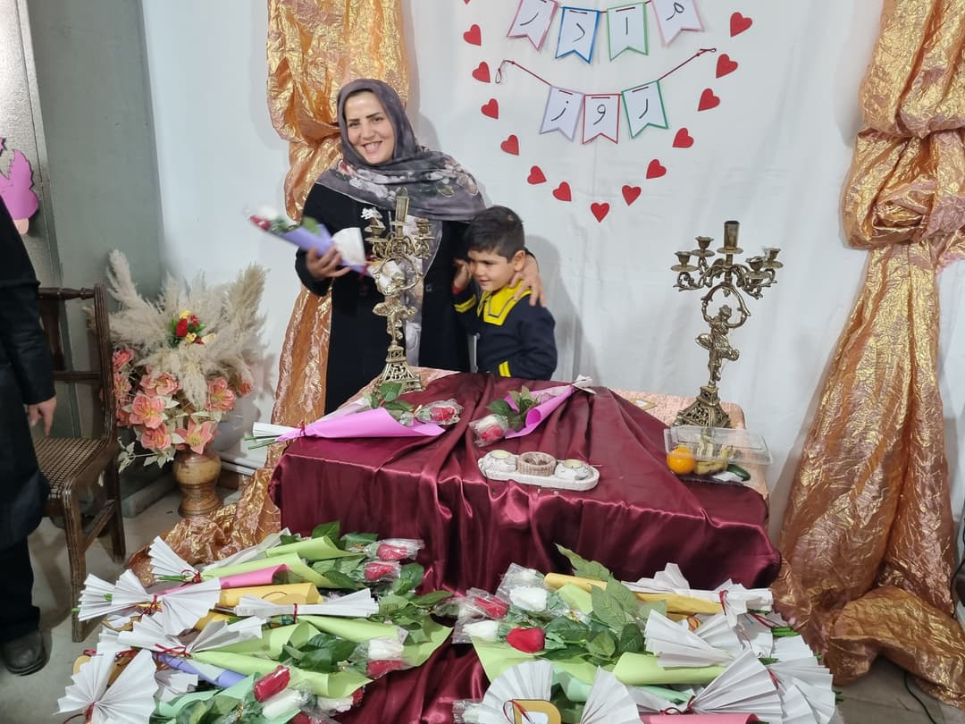 مراسم گرامی داشت روز زن یا مادر که توسط مدرسه و با حضور مادران عزیز نوآموزان برگزار شد